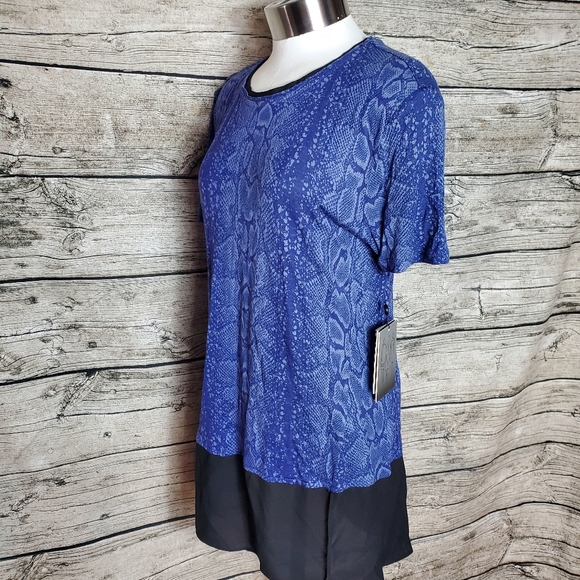 Women's Elie Tahari Blue Rayon Snake Print Tunic Blouse S.Pit to pit approx: 1 - Picture 2 of 6